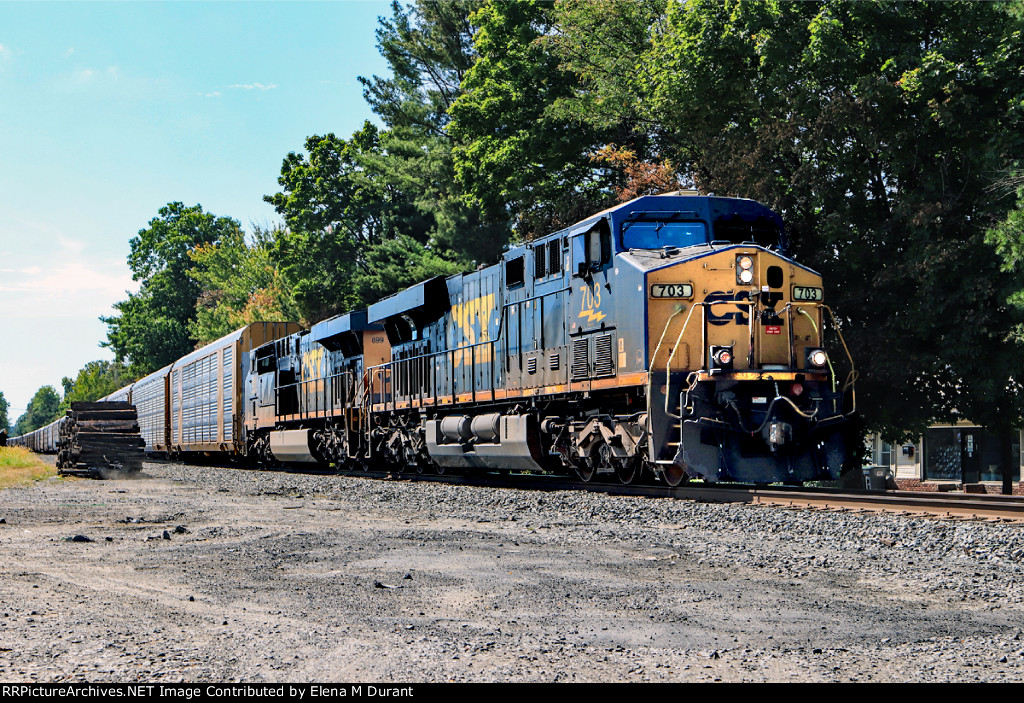 CSX 703 on M-269